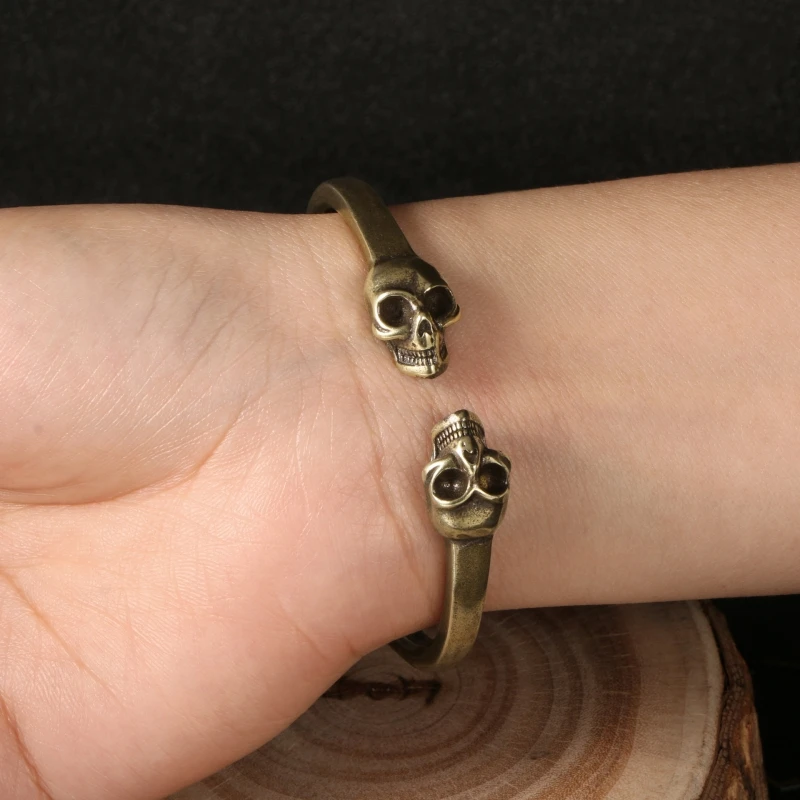 

Personalized Fashion Double Skull Open Brass Solid Bracelet Bracelet