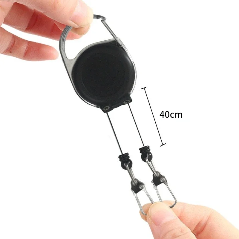 Imagem -02 - Criativo Double-hook Badge Reels Multi-purpose Retrátil Chaveiro ic Card Holder Outdoor Conveniente Ganchos