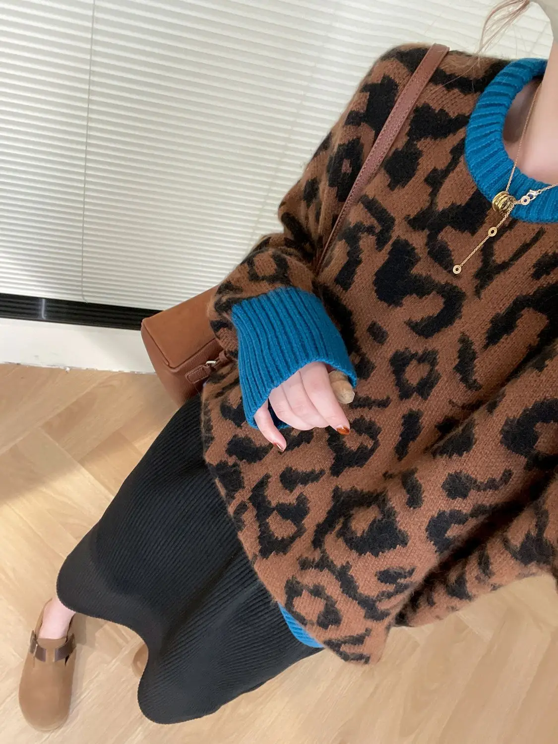 

2025 Autumn Winter New Sweater for Women Thickened Warm Leopard Print Design Loose Lazy Style Knitted Top