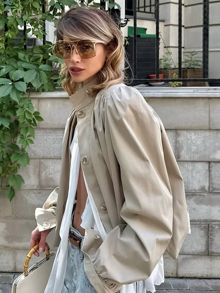 Рисунок 4 - Модный женский плащ-стойка с длинным рукавом