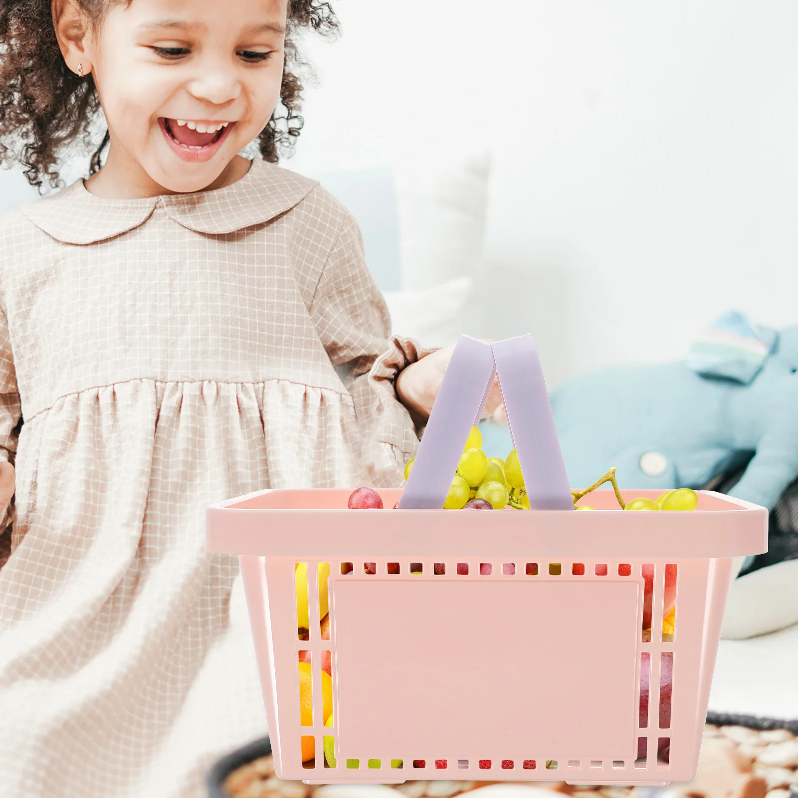 

Plastic Storage Basket with Handle Durable PP Material Multi-Purpose Shopping Basket for Home Market Desktop Storage