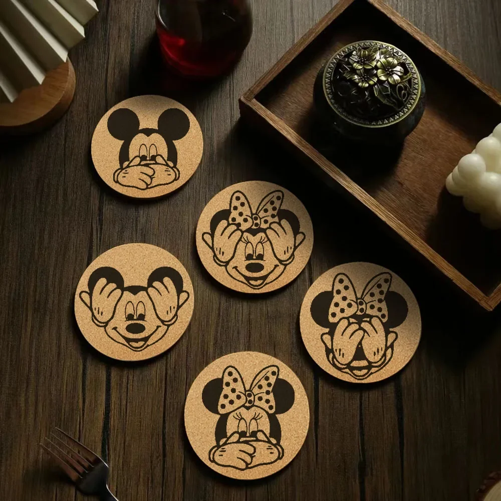 Nowa śliczna okrągła podkładka korkowa grawerowana Disney Mickey Mouse kubek do kawy uchwyt na napoje do kuchni naturalna drewniana mata zastawa