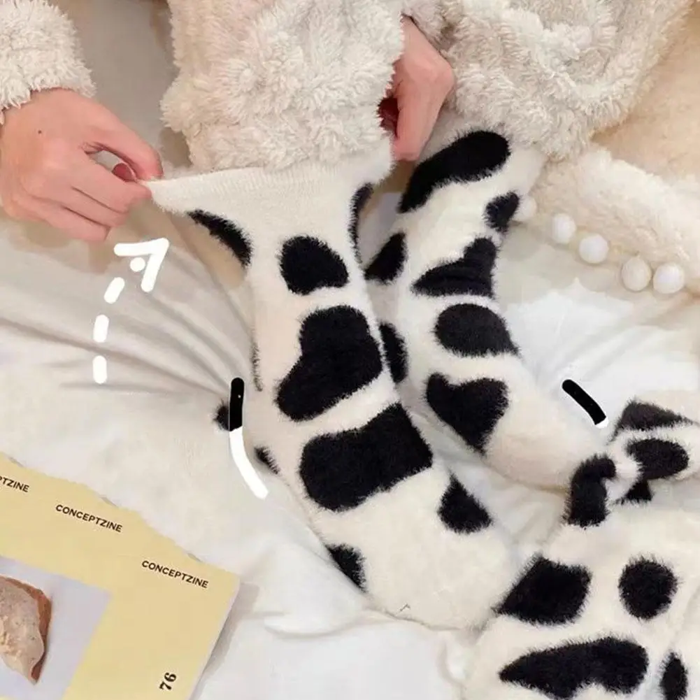 Calzini di peluche autunnali e invernali con motivo a mucca calzini morbidi maculati di mucca da donna simpatici calzini di peluche e Cute Home Girl Floor F7v0