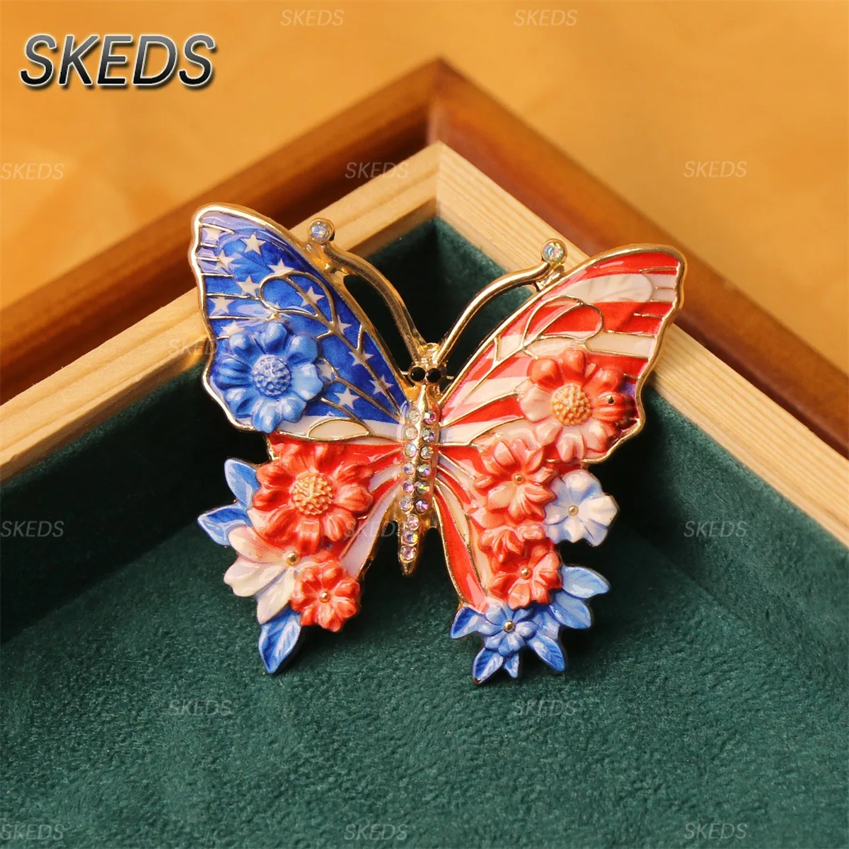 SKEDS Modische Schmetterlingsbrosche Rot Weiß Blau Emaille Blume Strass Anstecknadel Damen Kleidung Accessoires Schmuck Anzug Schal Dekoration – Detail 2