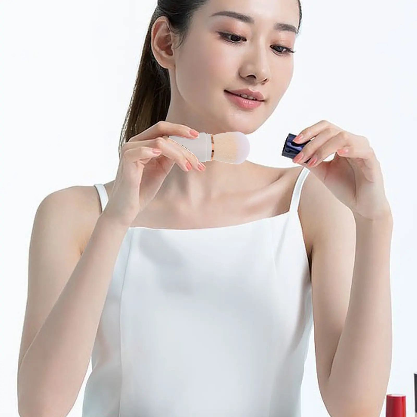 Retractable Makeup Brush Compact Mini Design Soft Skin Friendly Bristles Blush Foundation Powder Brush Travel Beauty Tool
