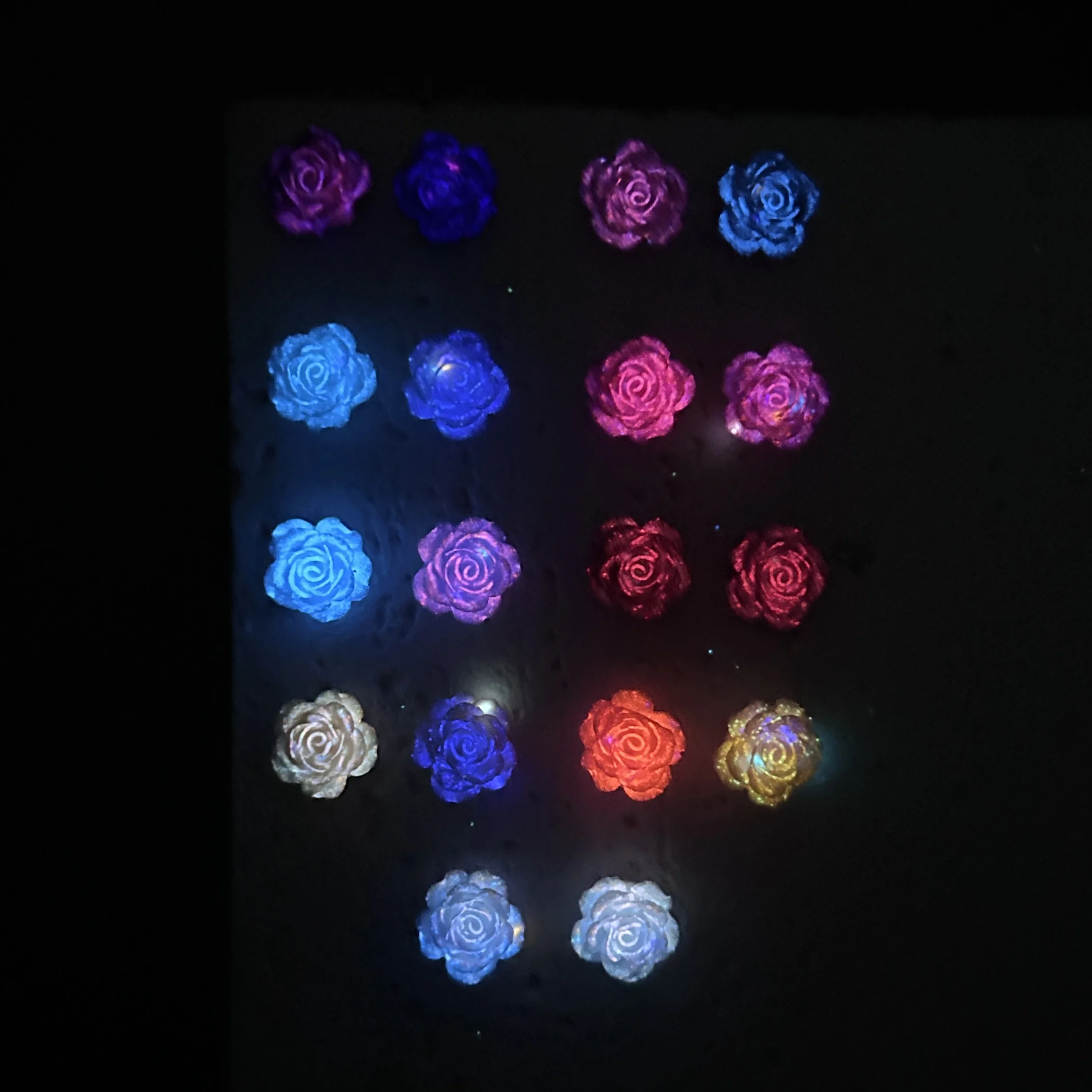 Leuchtende kreative weiche Blumen Harz Nagel Charms mehrere Farben süße Rose Nail Art Dekorationen für DIY Ohrringe Nägel liefert