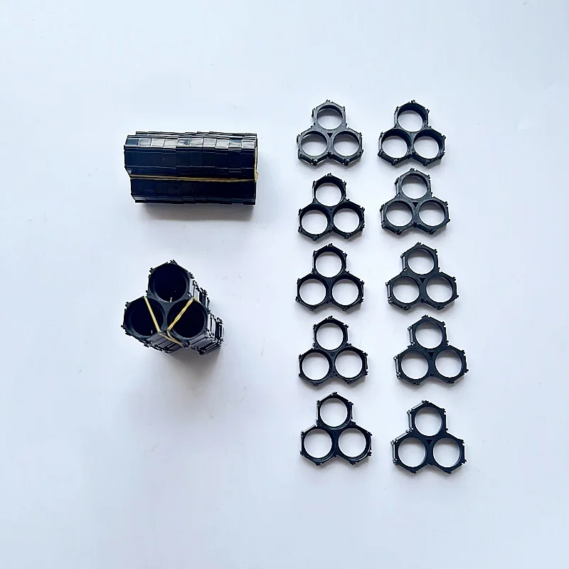 Immagine 6: 100-500 Pezzi Staffa Triangolare 18650 per Combinazione e Giunzione, Interasse Fori 19.5mm