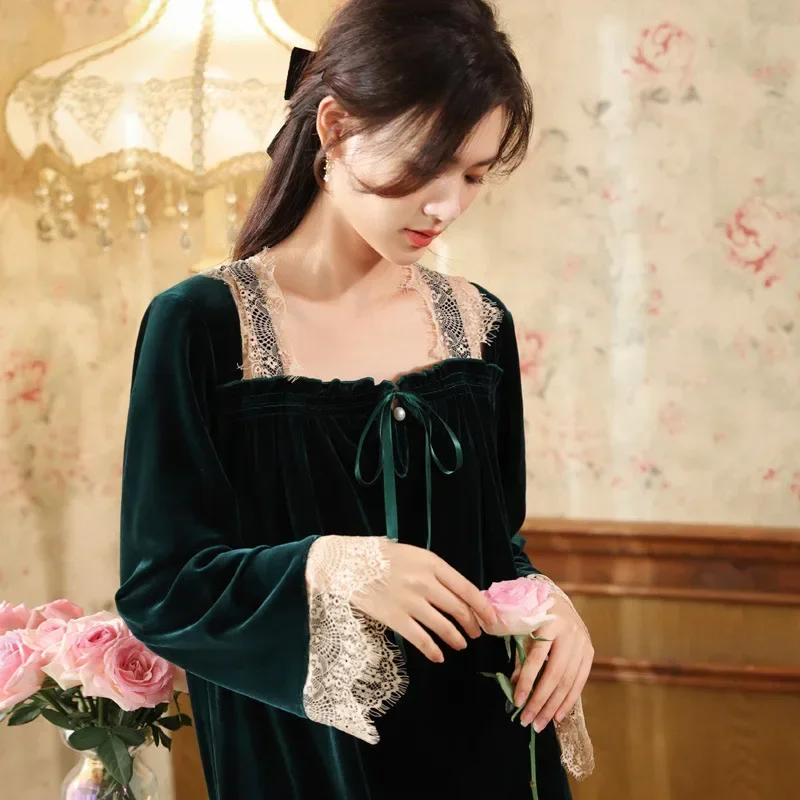 

Autumn Winter Loose Sleepwear Princess Nightwear Velour Robe Vintage Nightgown Women Pleuche Velvet Long Sleeve Home Night Dress