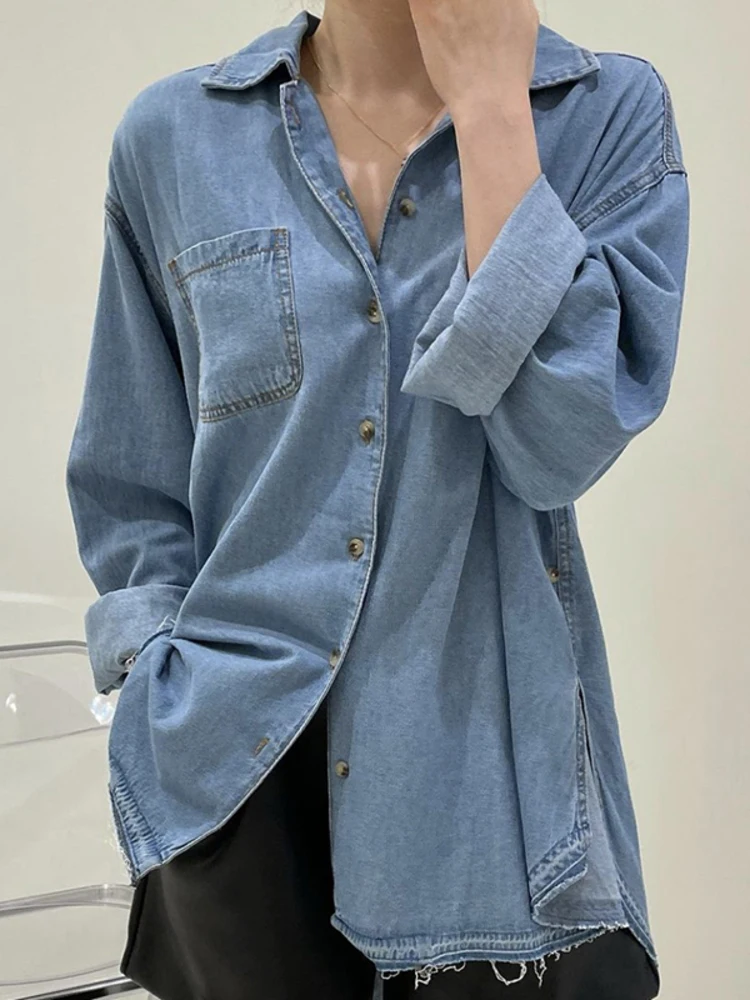 [EWQ] Korean Chic Big Size Blouse Long Sleeves With Side Buttons Autumn 2024 Trendy All-match Women\'s Tops Blue Denim Shirt Y303