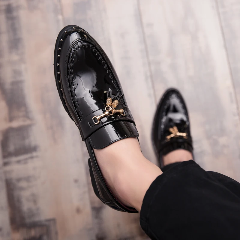 Fashion Pointed Men Dress Shoes Plus Size 47 Tassel Design Party Men Golden Shoes Comfortable Withoutlace Mens Leather Loafers