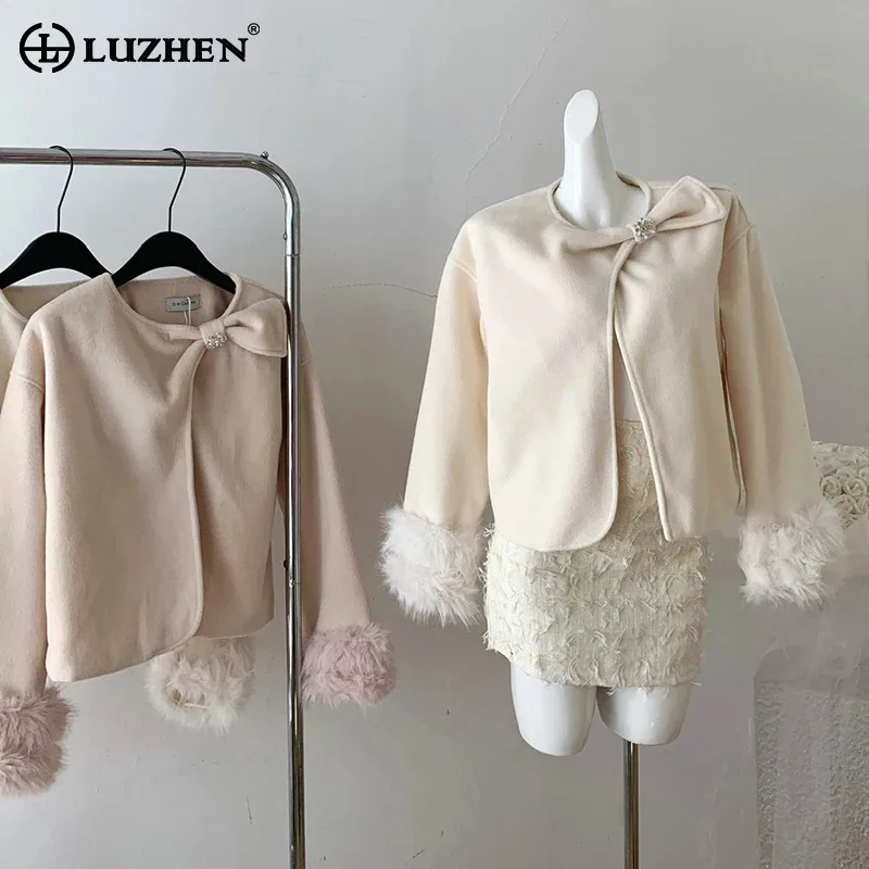 

LUZHEN Personalized Asymmetric Neck Design Feather Splicing Casual Fleece Coat Women's 2024 New Fashion Round Neck Jacket AA1781