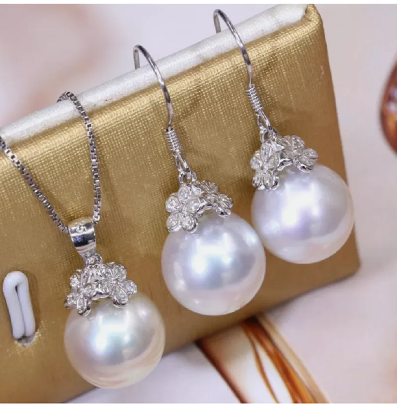 

Великолепный комплект серег с натуральным жемчугом Южных морей AAA++7-8 мм 925S