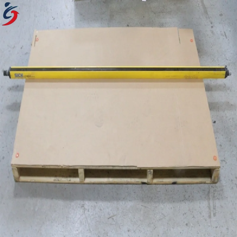 Brand New LIGHT CURTAIN C40E1803DA010 1018754 For PLC