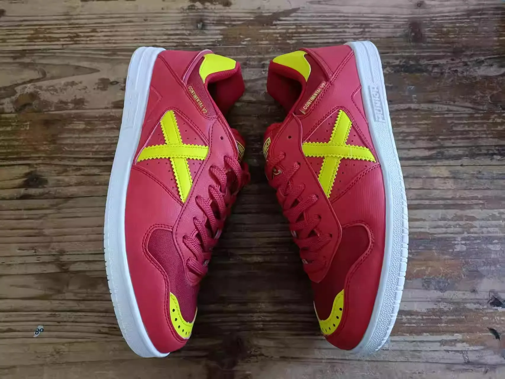 

2025 Hot Men's Soccer Shoes Indoor Training Game Sneakers Designer Soccer Shoes Men's Sneakers