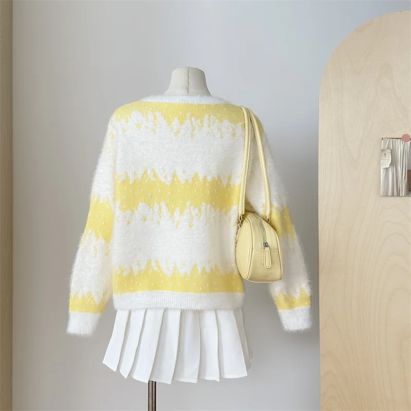 Cardigan maglione girocollo con fiocco a righe sfumate gialle da donna Maglione allentato stile pigro delicato francese elegante autunno e inverno