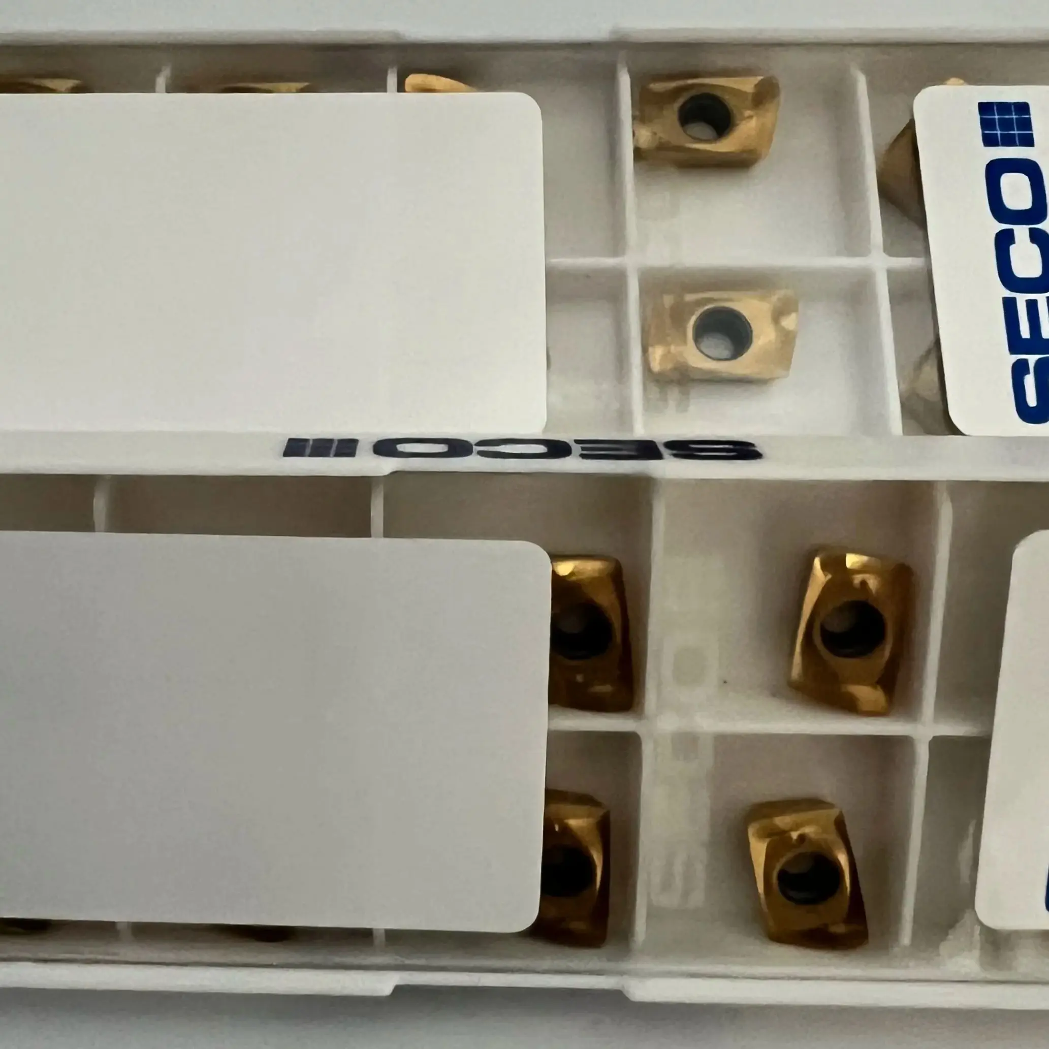 

XOEX10T308R-M06 F40M / Alloy blade 10 Pieces