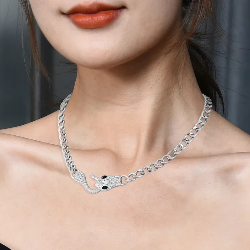 Ожерелье с толстым змеиным хвостом, легкий роскошный дизайн, модное и крутое ожерелье.