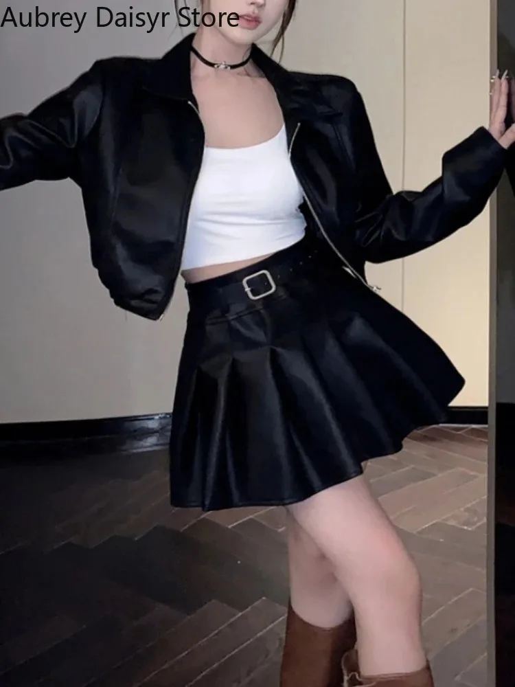 レトロなハイストリートクロップドレザージャケット レディース 韓国風ジッパー長袖 ツーピースレザースカートセット ファッションレザーモトコート