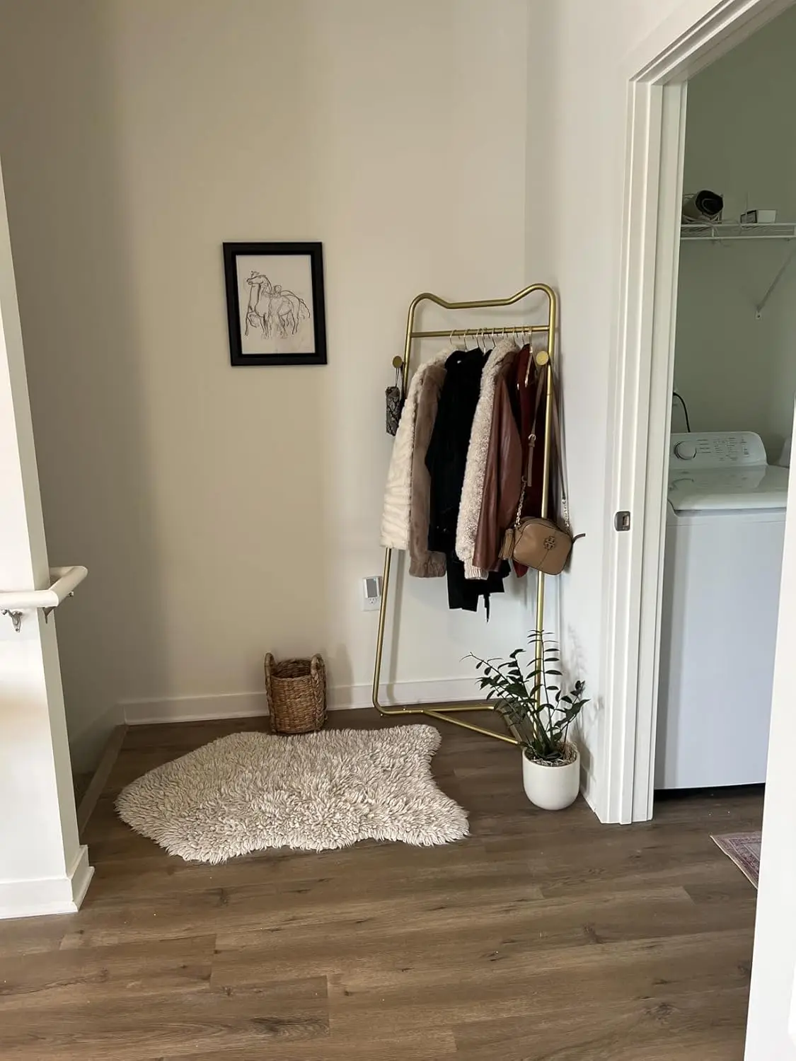 

Современная угловая вешалка для одежды с 2 крючками для одежды и аксессуаров, отдельно стоящая, для прихожей или спальни