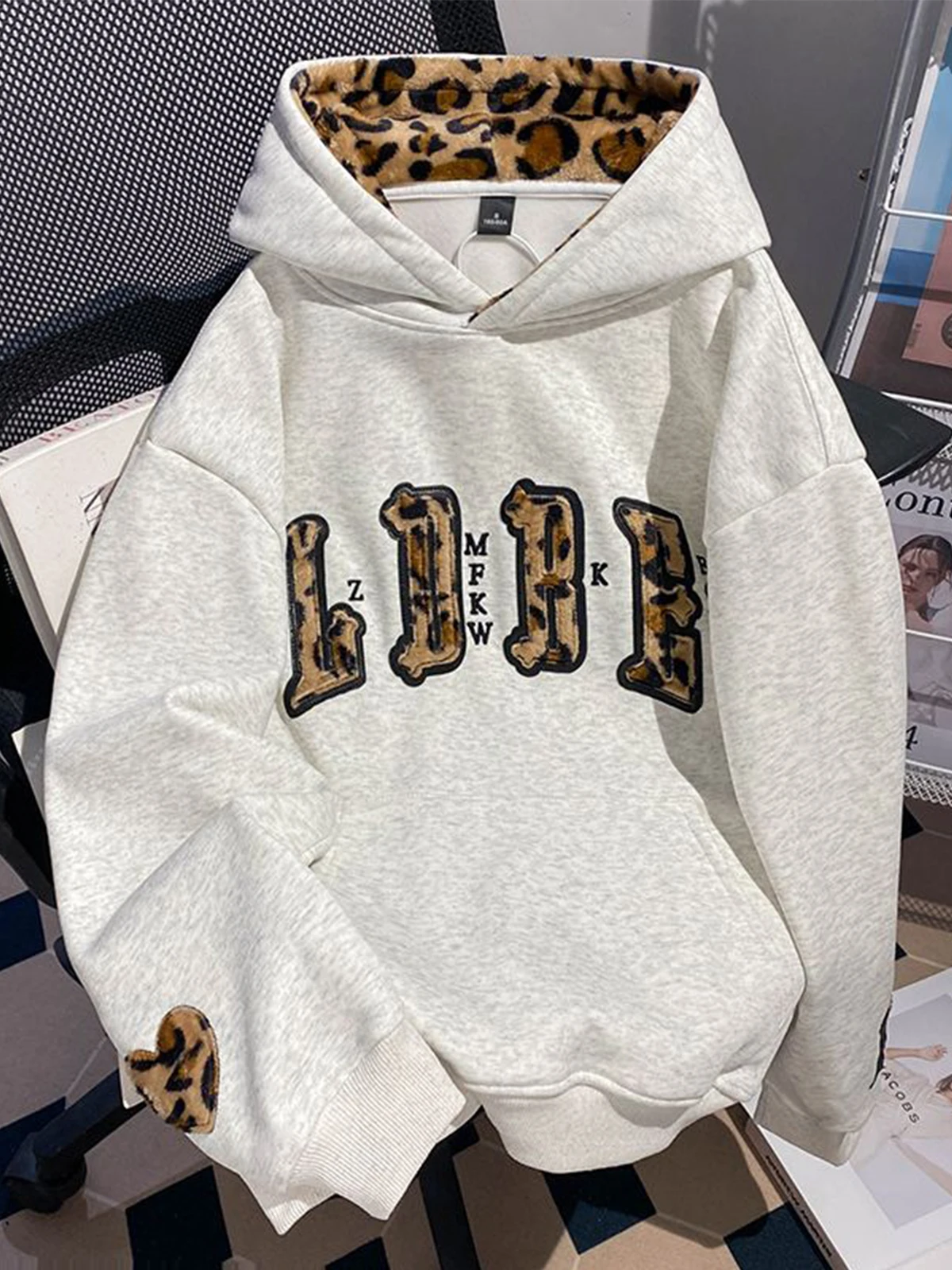 Bluza z kapturem plus size 300 Pou w stylu amerykańskim retro, haftowana, w panterkę, damska, jesienno-zimowa, ocieplana, z podszewką.