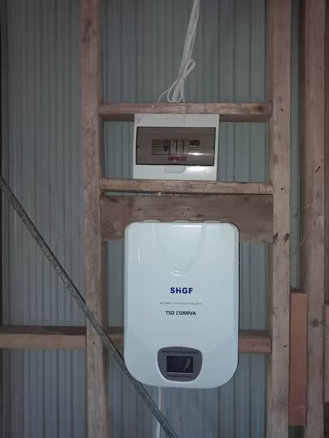 Kepai Carbon Brush Servo Single Phase 230V Wall Mounted Voltage Regulators Stabilizers  for Home Use