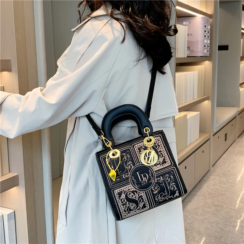 

Compact Glamorous Female Bag Handbag Mini Evening Clutch Portable Luxury Purse For Fashionable Ladies