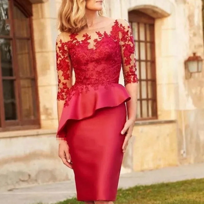 

Gorgeous Red Short Lace Mother Of The Bride Dresses 3/4 Sleeves Illusion Neck Sheath Wedding Party Guest Gowns Plus Size