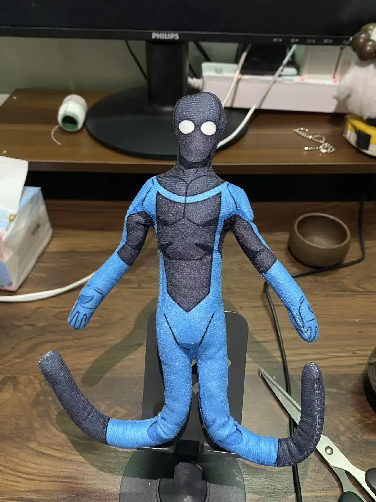 28cm Invincible Omni-Man Mark Grayson Stuffed Doll Detachable Movable Limbs Wire Skeleton Action Figure Plush Mouse Room Decor - view 3