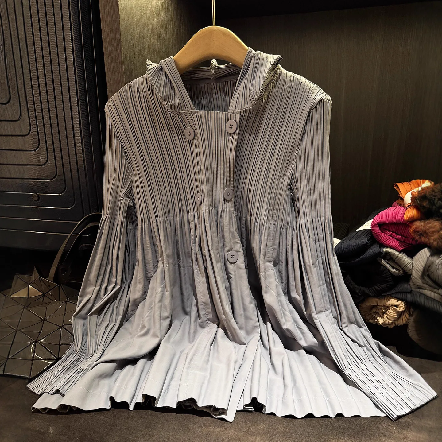 Miyake Fold 2025 Autumn New Korean Edition European and American Fold Women's Windbreaker Loose Long Sleeve Jacket Pleated
