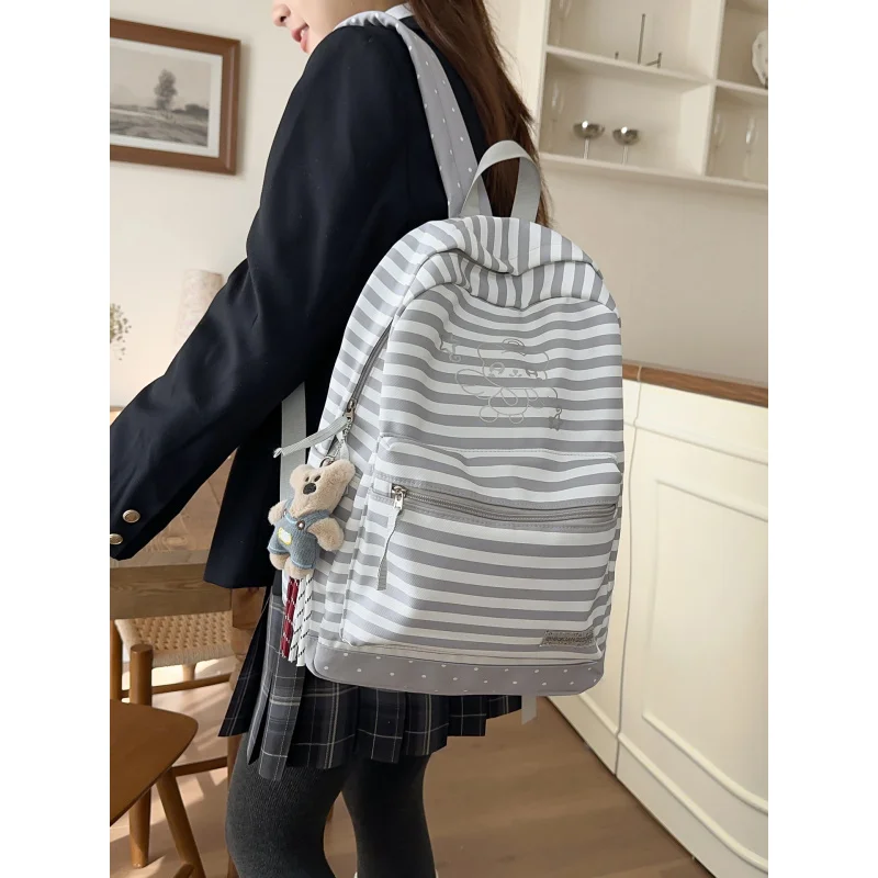Korean-style light Asian-style lightweight backpack for college students, cute and versatile, large-capacity casual forest-style