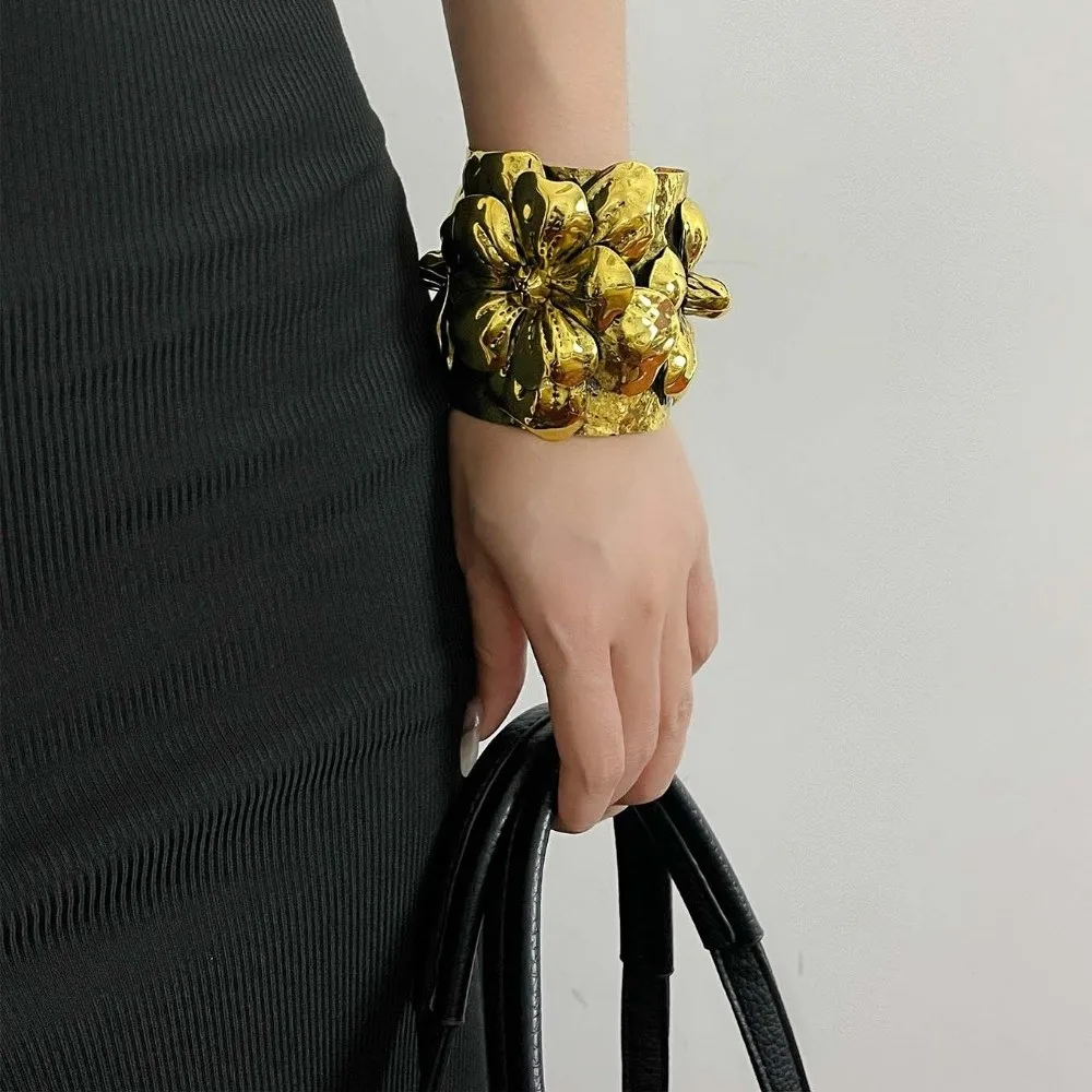 

Wide Open Exaggerated Flower Bangle Armlet Geometric Metal Flower Bracelet French Style Golden Women's Wrist Jewelry Daily