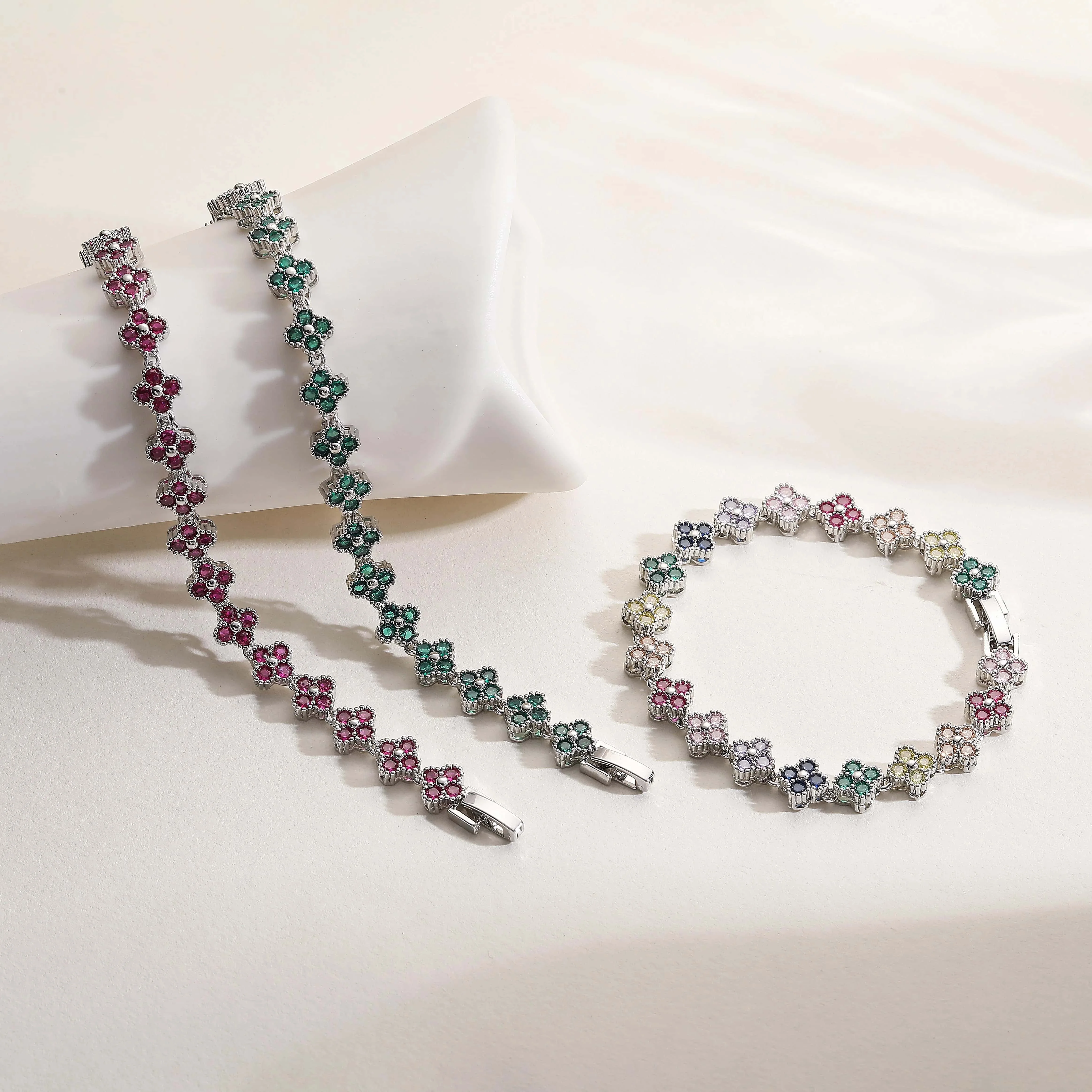 HECHENG، غطاء مطلي بالذهب عيار 18 قيراط مجوهرات للحفلات هدية ريترو الأبيض مكعب زركونيا مجوهرات الأزياء Bij