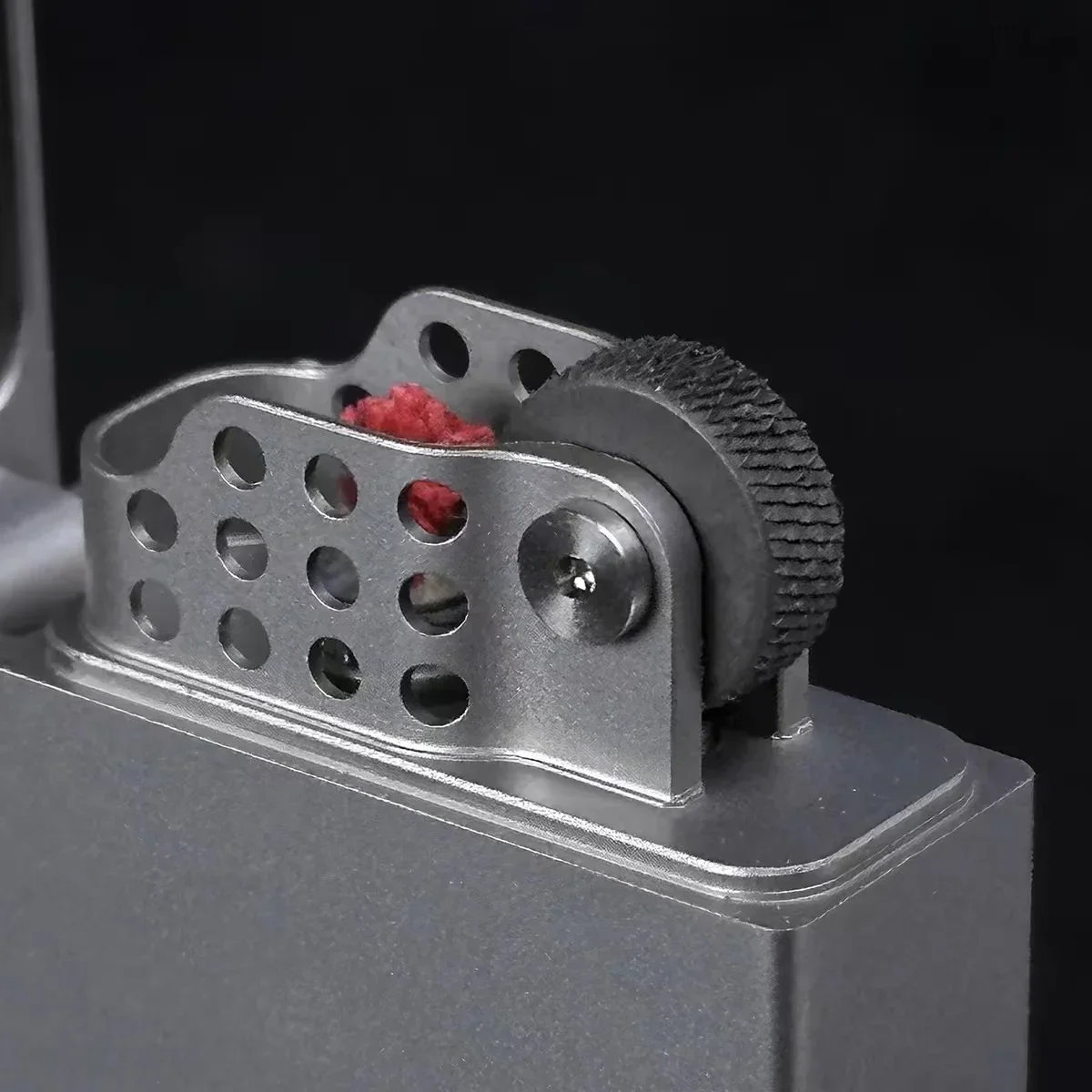 Minimalistisch Mat Titanium Kerosine Aansteker Absorptiewiel Brandstofaansteker Cnc Uitgehold Pantserstijl Collectief Geschenk