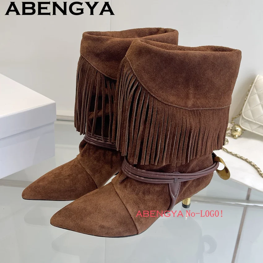 شتاء جديد أسبوع الموضة هريرة الكعوب منتصف العجل أحذية النساء جلد الغزال حافة شرابة تصميم مدبب تو تشيلسي أحذية امرأة Mujer