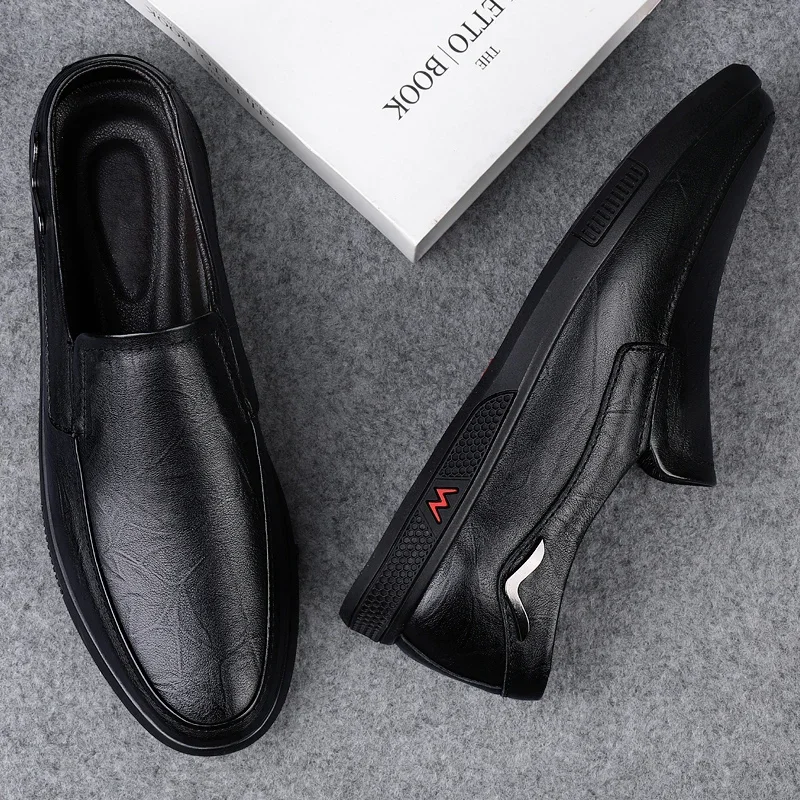 Men Casual Shoes outdoor Luxury Brand 2022 genuine Leather Mens Loafers Moccasins Breathable Slip on Black Driving Shoes men