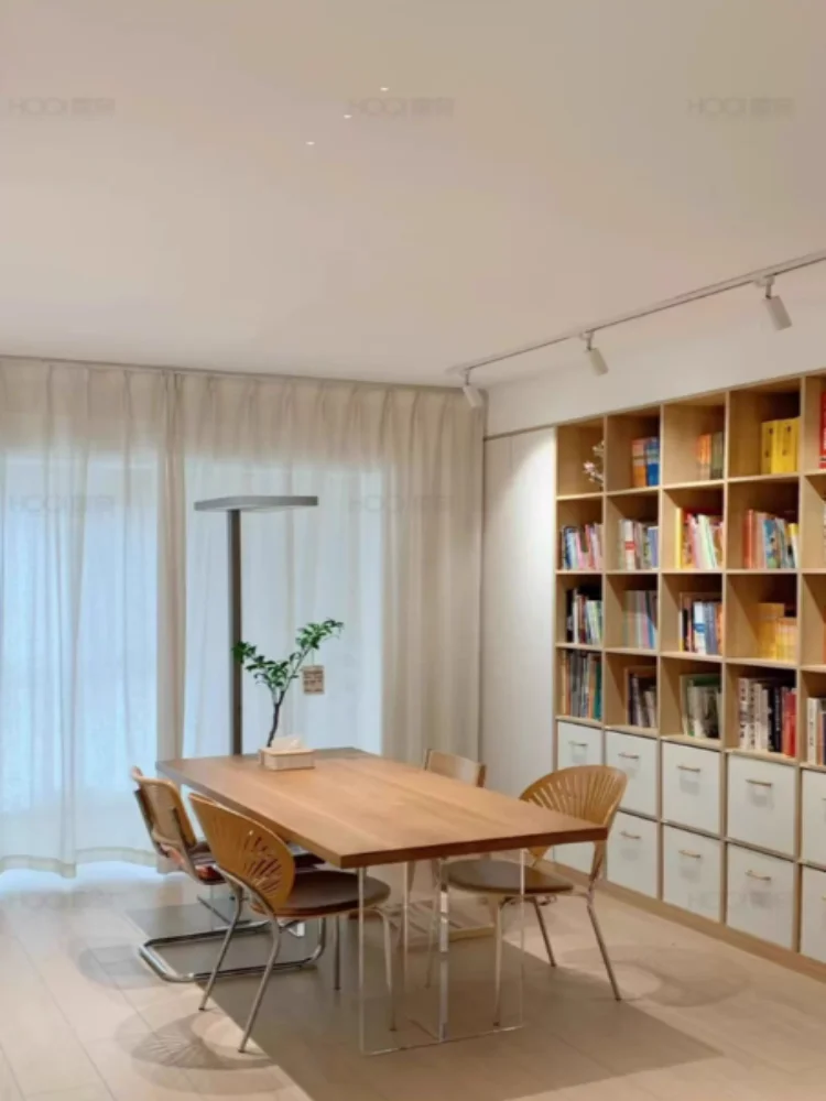 أضواء كاشفة ذات سطح منحني ذات حافة ضيقة للغاية مع فتحات صغيرة عميقة مضادة للوهج، ومصابيح جبس مدمجة بدون إطار بدون حدود