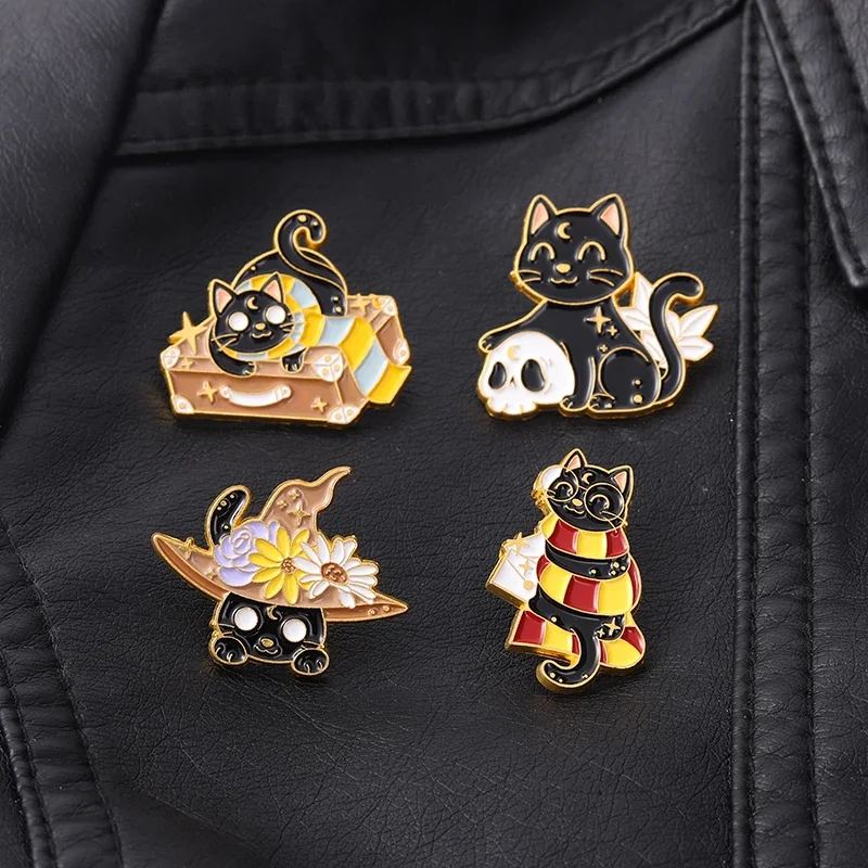 Punk Magic Witch Skeleton Cat smalto Pins Moon Cat spille magiche in metallo regalo gotico di gioielli di Halloween per gli amici all\'ingrosso