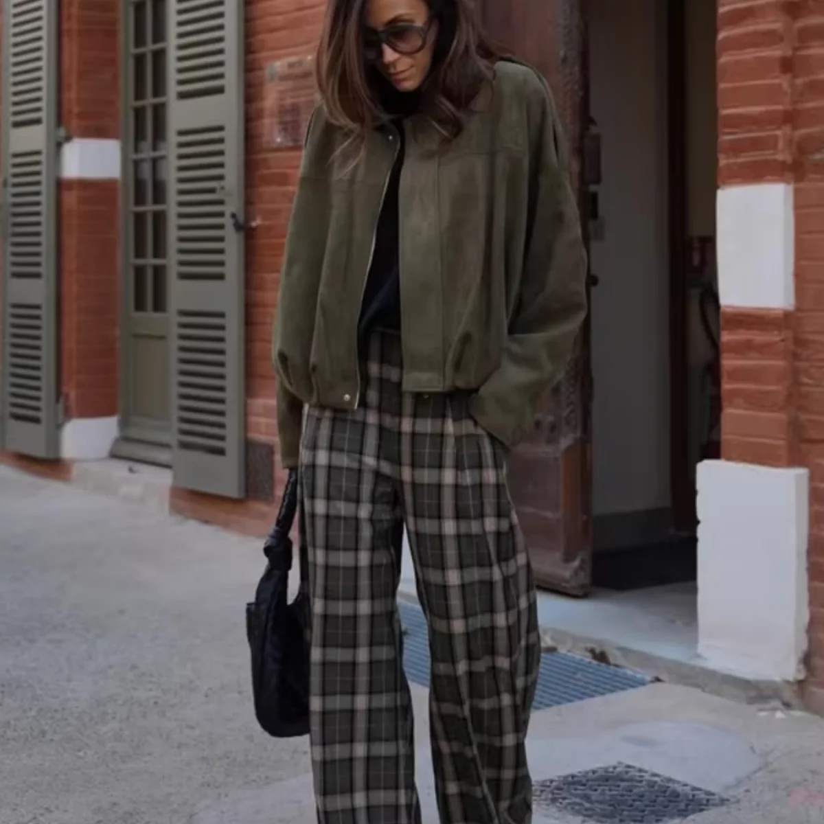 بنطلون نسائي كاجوال أنيق بنقشة مربعات كلاسيكية مع جيوب وخصر مرتفع وساق واسعة، سروال طويل عصري للسيدات في المكتب