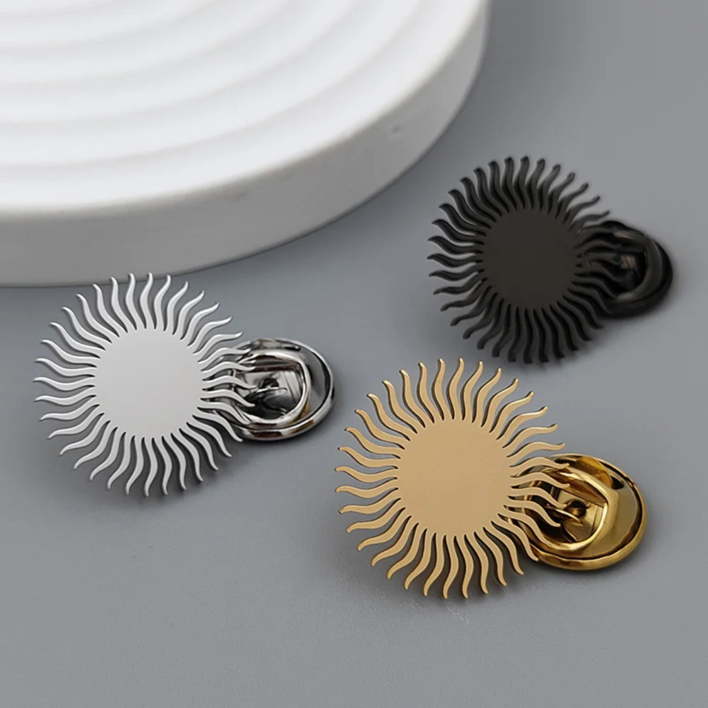 316L stainless steel sunflower gold-plated badge, black suit lapel pin, anti-exposure button for women, brooch for men
