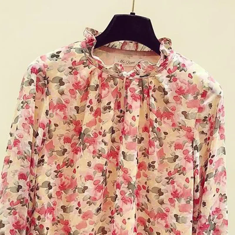 Różowa bluzka damska z szyfonu w kwiatowy wzór, elegancka, szykowna, wkładana przez głowę, luźna, z długim rękawem, odzież damska, topy, moda 2026