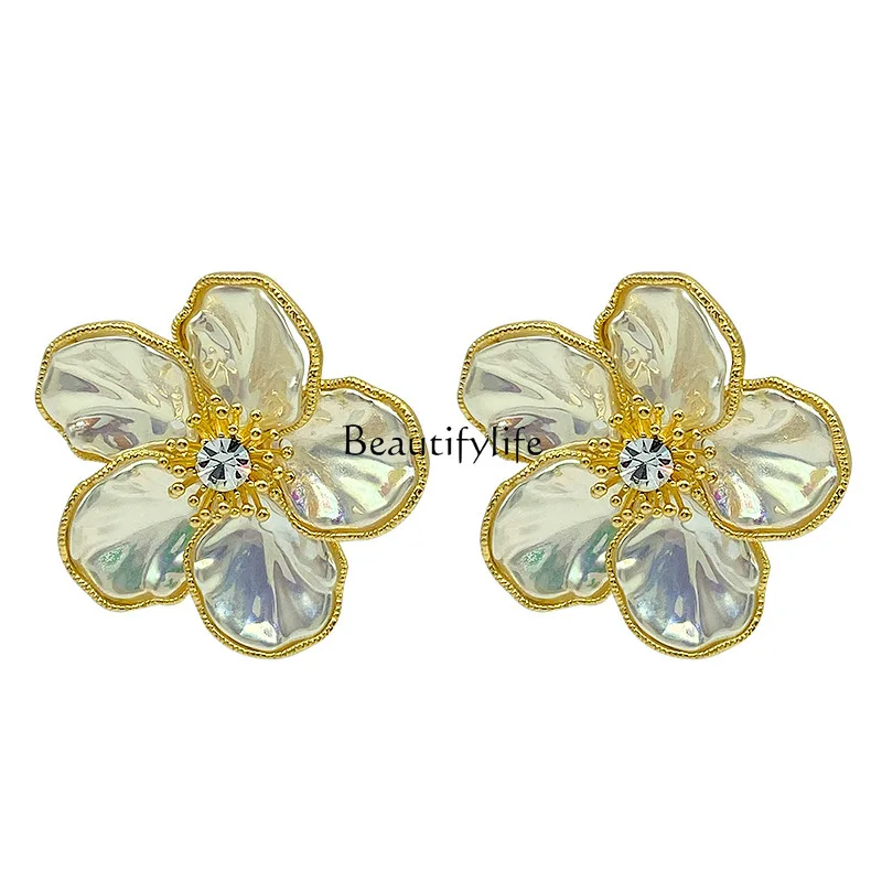 

White Diamond Shell Flower Stud Earrings Stylish Elegance Atmospheric Earrings