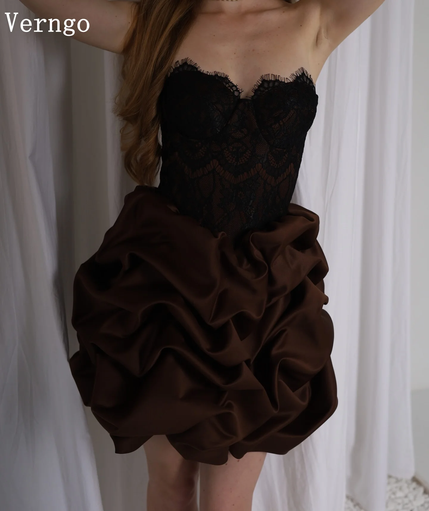 Verngo-vestido de noche de satén marrón, escote en forma de corazón, vestidos de baile plisados con cordones, vestido para ocasión Formal personalizado