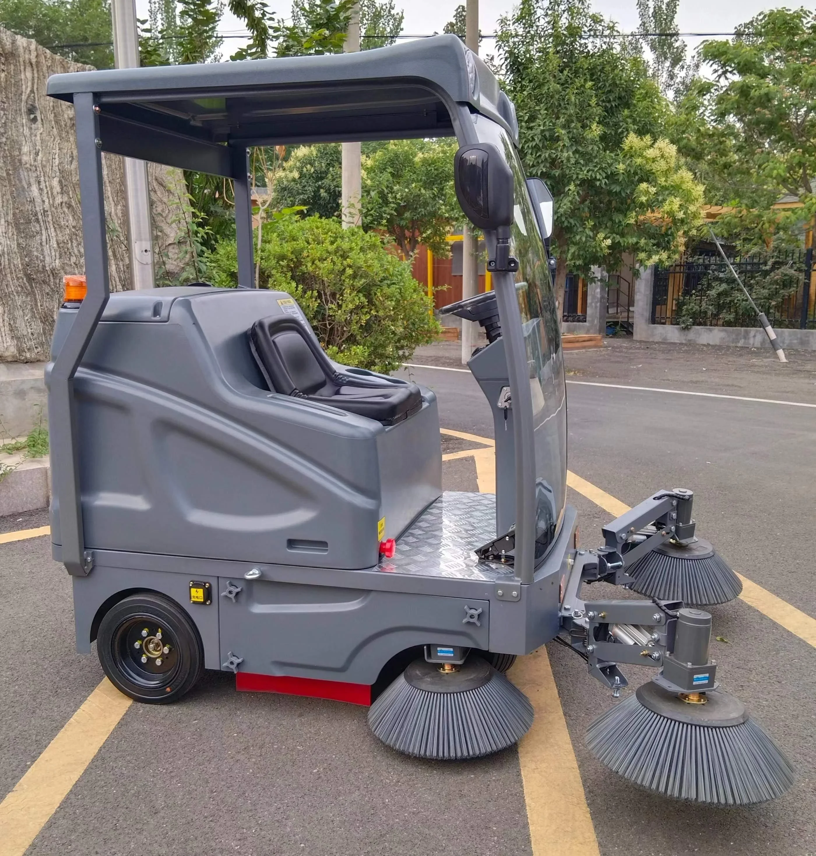 Tomada de fábrica mini multi-função passeio-on vassoura elétrica flexível recarregável vassoura robô motor de rua engrenagem caixa de velocidades piso