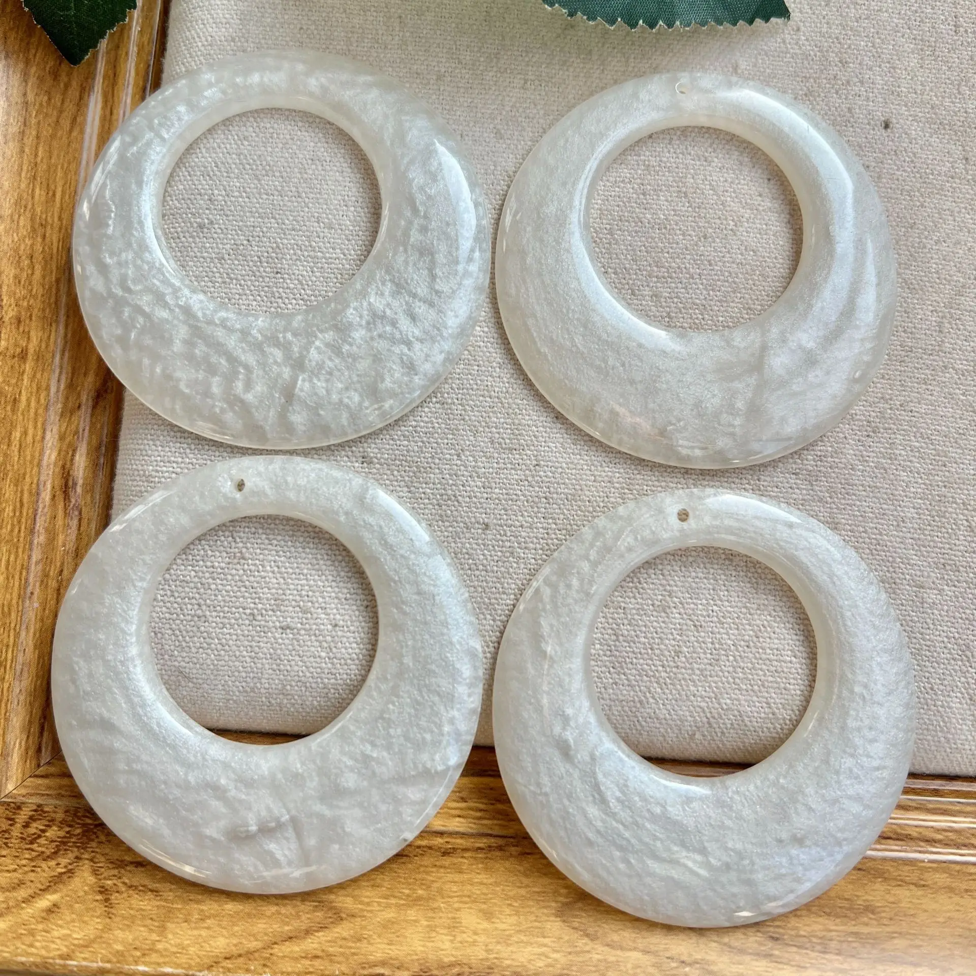 

10pcs Fashion Round Pendant Charms Handmade Acrylic Hollow Pendant Connectors Diy Necklace Earrings Jewelry Making Accessories