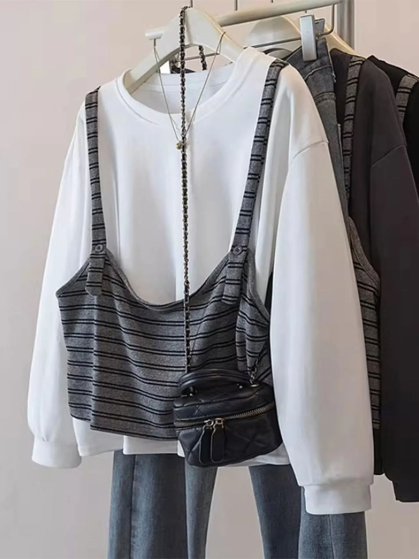 

Модная полосатая женская базовая футболка с длинным рукавом, весна 2026, большие размеры, элегантный повседневный свободный крой, полиэстер