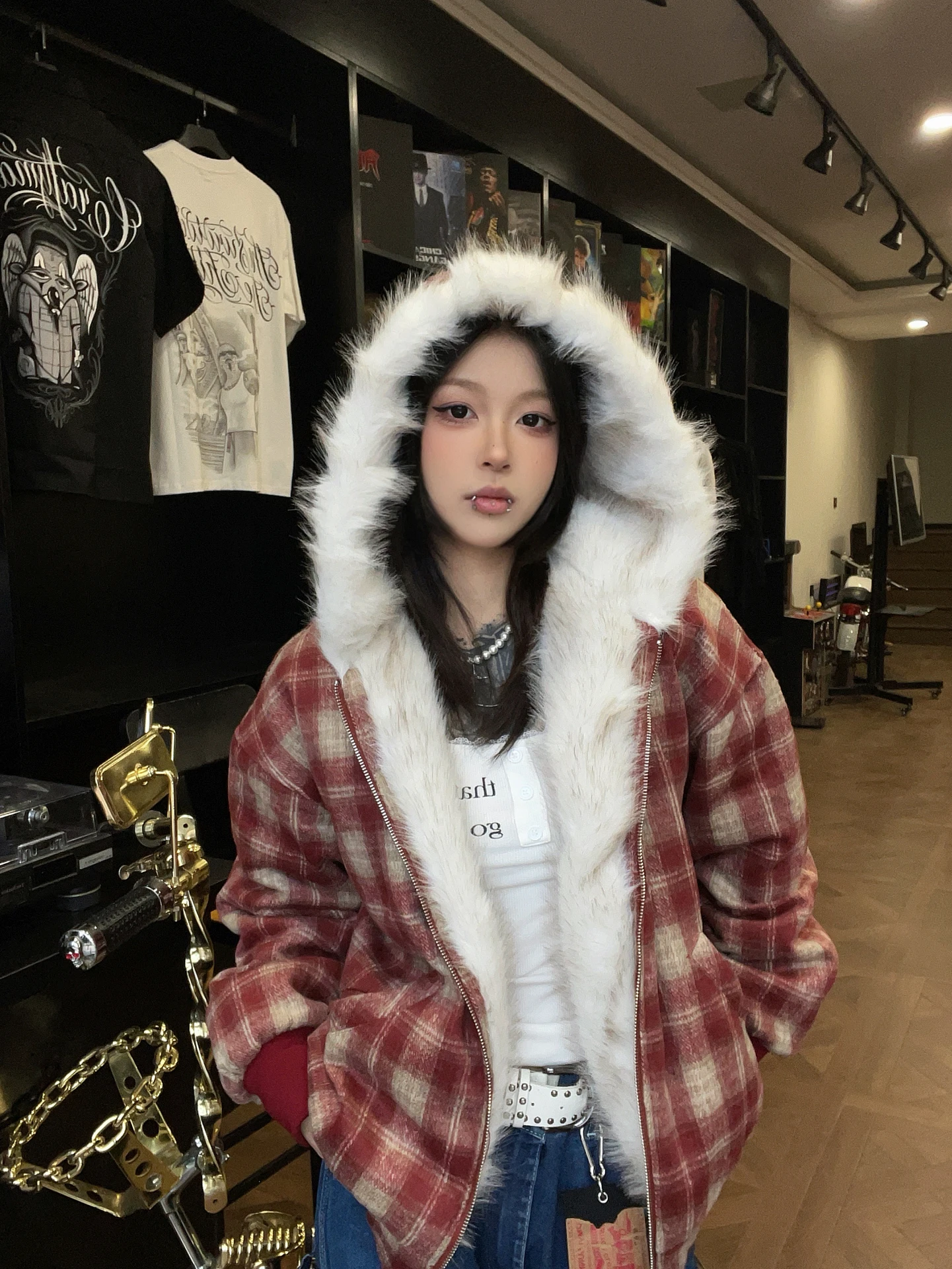 

Утепленная красная клетчатая куртка из овчины и хлопка для мужчин и женщин, зимняя теплая верхняя одежда, двусторонняя, повседневная, с капюшоном, на молнии