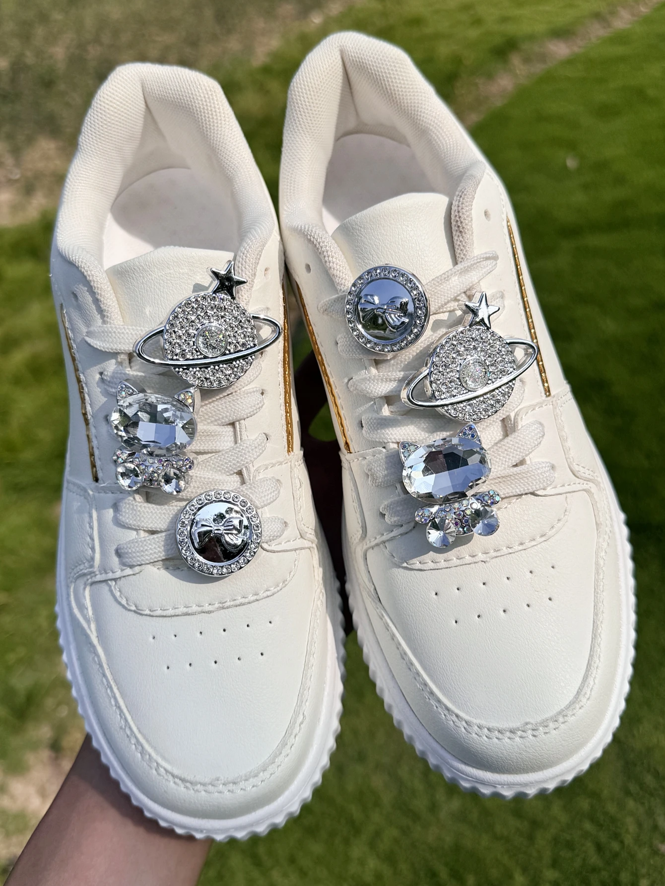 6 pieces of fashionable silver (Planet, Bow Disc, Diamond Cat) shoe accessories - easy-to-install detachable DIY plastic decorat