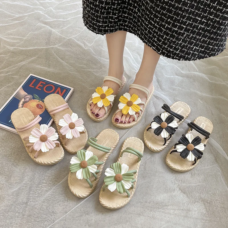 2024 women's summer ins Internet celebrity Korean version flat Roman casual fashion outerwear four-leaf clover sandals