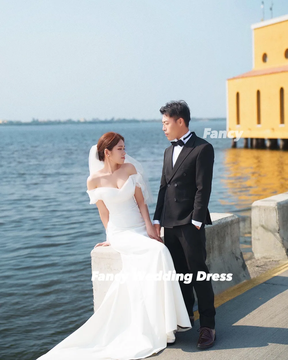 Ausgefallenes Korea Sexy schulterfreies Hochzeitskleid für Fotoshootings, Meerjungfrau-Organza-Brautkleid, Rückenkorsett, maßgeschneidert, Omar Desserve Teknik