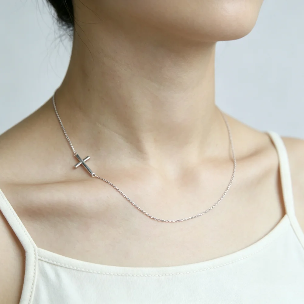 Promotion: Newly launched O-chain paired with smooth mini cross necklace, minimalist women's banquet party necklace jewelry gift